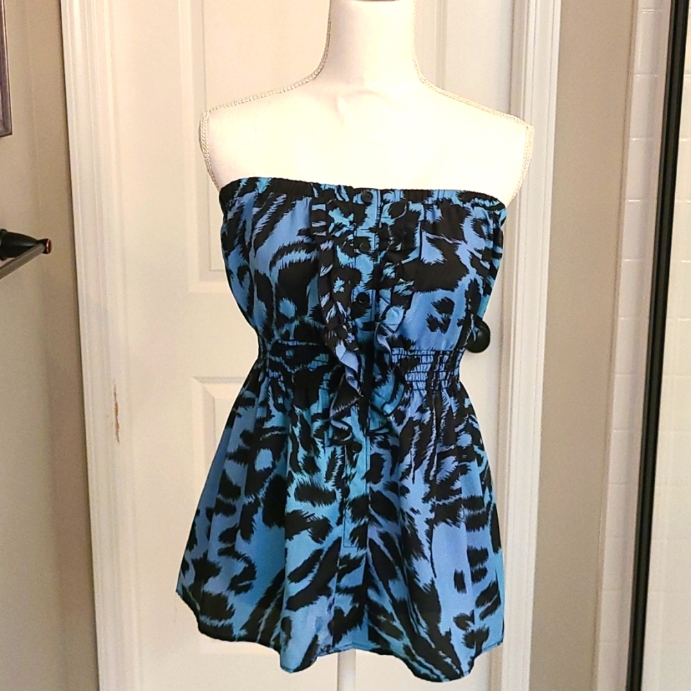 Strapless blue animal print top.